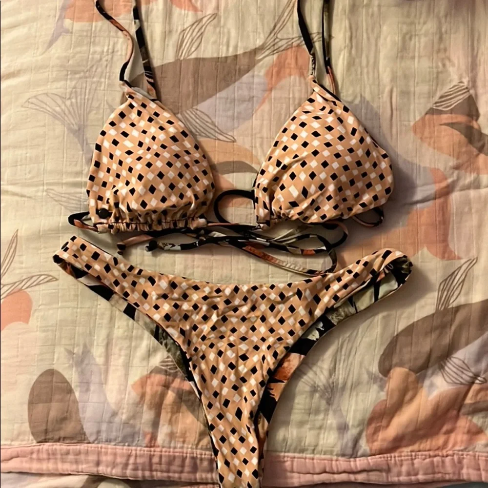 Volcom - Bikini Set - Picture 2 of 2